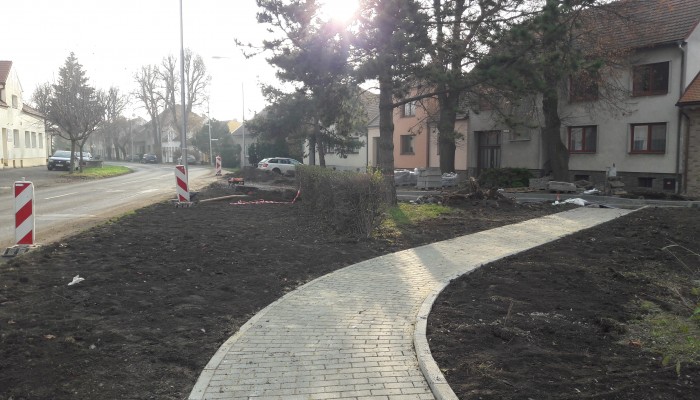 Oprava chodníku ulice Tyršova a stavba nového v ulici Pod Vinohrady